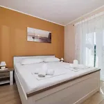 In 39257 * Dramalj