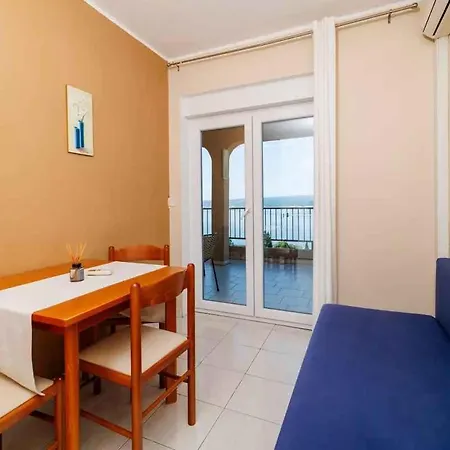 In 39257 Apartment *